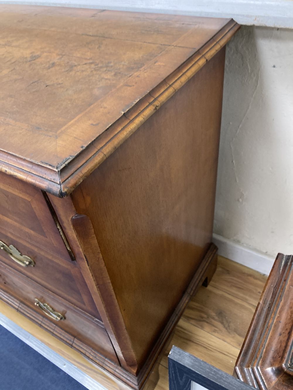 A George II style featherbanded walnut chest, width 98cm depth 52cm height 84cm